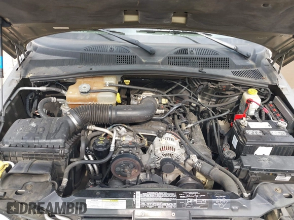 2005 Jeep Liberty Sport with VIN 1J4GL48K65W531365, listed as a IAAI auction lot 42004136 with 160,756 mi miles. Bid and sale history available at carsss.com. Image 10.