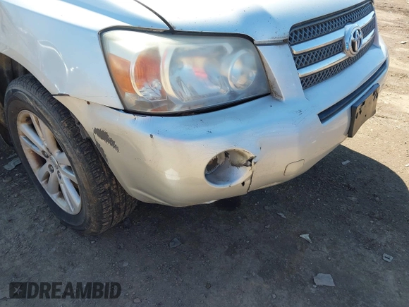 2006 Toyota Highlander Hybrid with VIN JTEEW21A560019431, listed as a IAAI auction lot 42112205 with 240,527 mi miles. Bid and sale history available at carsss.com. Image 6.