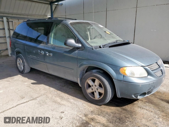 2005 Dodge Caravan SXT with VIN 2D4GP44L75R335536, listed as a Copart auction lot 60933985 with 212,231 mi miles and Salvage title. Bid and sale history available at DreamBid. Image 4.