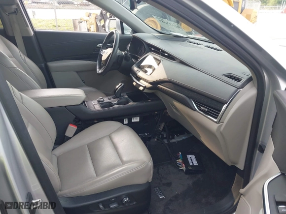 2020 Cadillac XT4 FWD Premium Luxury with VIN 1GYFZCR44LF060642, listed as a IAAI auction lot 41624689 with 37,901 mi miles. Bid and sale history available at carsss.com. Image 5.