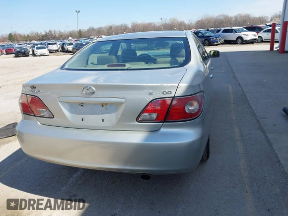 2003 Lexus ES with VIN JTHBF30G536016216, listed as a IAAI auction lot 41888373 with 108,522 mi miles. Bid and sale history available at carsss.com. Image 4.