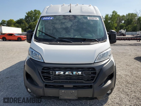 2024 Ram ProMaster Cargo Tradesman with VIN 3C6LRVDG8RE114010, listed as a Copart auction lot 68368704 with 13 mi miles and Salvage Title. Bid and sale history available at DreamBid. Image 5.