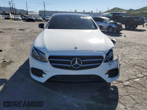 2019 Mercedes-Benz E-Class E 300 with VIN WDDZF4JB7KA605701, listed as a Copart auction lot 38572993 with 60,909 mi miles. Bid and sale history available at carsss.com. Image 5.