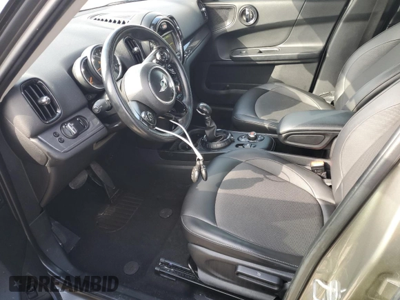 2017 MINI Countryman Cooper z VIN WMZYV5C38H3E02370, wystawiony jako Copart lot #45414525 z przebiegiem 84 493 mil mil oraz Czysty tytuł • Clean title. Historia ofert i sprzedaży dostępna na DreamBid. Obrazek 7.