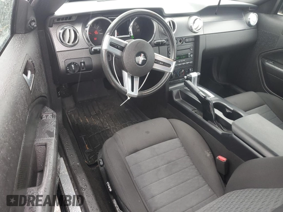 2006 Ford Mustang GT Deluxe z VIN 1ZVHT82H265242972, wystawiony jako Copart lot #55833205 z przebiegiem 53 375 mil mil oraz Szkoda całkowita • Salvage title. Historia ofert i sprzedaży dostępna na DreamBid. Obrazek 8.