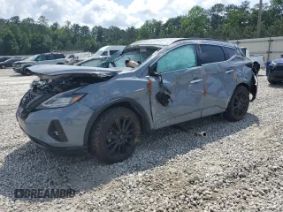 2023 Nissan Murano SV z VIN 5N1AZ2BJ0PC134605, wystawiony jako Copart lot #55039645 z przebiegiem Nie podano mil oraz Nie do naprawy • Non repairable. Historia ofert i sprzedaży dostępna na DreamBid. Obrazek 1.
