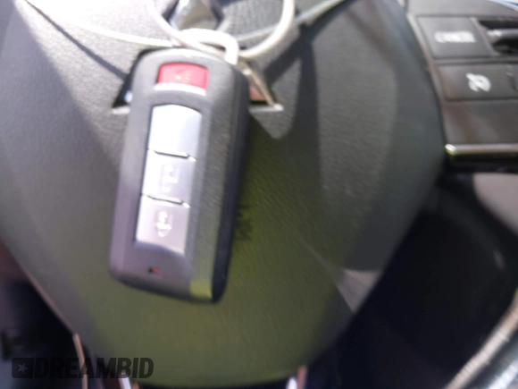 2024 Mitsubishi Outlander S z VIN JA4ARUAU3RU015370, wystawiony jako IAAI lot #42419186 z przebiegiem 26 526 mil mil oraz . Historia ofert i sprzedaży dostępna na DreamBid. Obrazek 11.