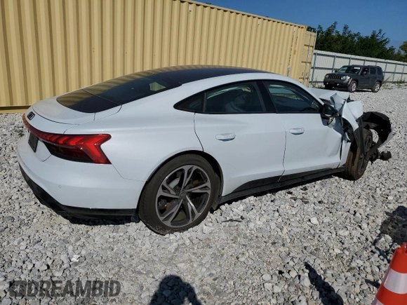 2023 Audi e-tron GT Premium Plus z VIN WAUCJBFW0P7000208, wystawiony jako Copart lot #68644653 z przebiegiem 2442 mil mil oraz Szkody całkowita. Historia ofert i sprzedaży dostępna na DreamBid. Obrazek 3.