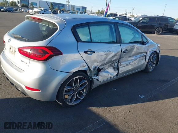 2016 Kia Forte SX с VIN KNAFZ5A35G5635456, выставлен на аукционе IAAI как лот 41656753 с пробегом 130 838 миль миль и . История ставок и продаж доступна на DreamBid. Изображение 6.