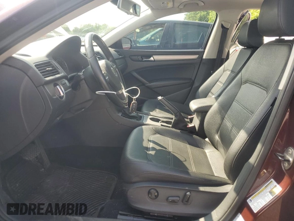 2014 Volkswagen Passat SE z VIN 1VWBN7A30EC084173, wystawiony jako Copart lot #58688645 z przebiegiem 141 726 mil mil oraz Szkoda całkowita • Salvage title. Historia ofert i sprzedaży dostępna na DreamBid. Obrazek 7.