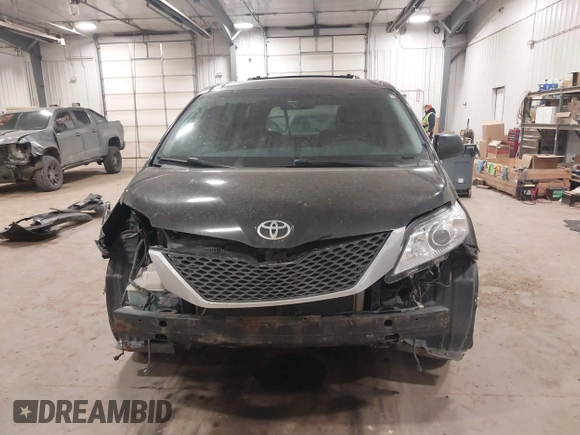 2011 Toyota Sienna SE with VIN 5TDXK3DC6BS112848, listed as a IAAI auction lot 41506859 with 298,533 mi miles. Bid and sale history available at carsss.com. Image 12.