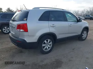 2012 Kia Sorento LX with VIN 5XYKT4A62CG237467, listed as a IAAI auction lot 41842045 with 113,357 mi miles. Bid and sale history available at carsss.com. Image 4.