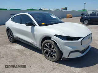2023 Ford Mustang Mach-E Premium z VIN 3FMTK3SS1PMA19053, wystawiony jako IAAI lot #41995876 z przebiegiem 33 844 mil mil oraz . Historia ofert i sprzedaży dostępna na DreamBid. Obrazek 1.