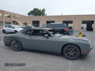 2017 Dodge Challenger R/T Shaker z VIN 2C3CDZBTXHH663987, wystawiony jako IAAI lot #40367339 z przebiegiem Nie podano mil oraz . Historia ofert i sprzedaży dostępna na DreamBid. Obrazek 12.