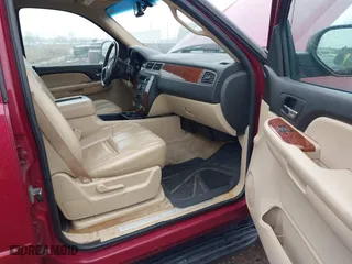2007 Chevrolet Avalanche LTZ with VIN 3GNFK12327G250385, listed as a IAAI auction lot 42017322 with 243,674 mi miles. Bid and sale history available at carsss.com. Image 5.