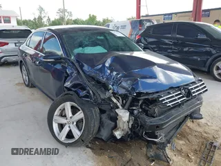 2015 Volkswagen Passat SE z VIN 1VWBV7A38FC047664, wystawiony jako IAAI lot #42323467 z przebiegiem 225 663 mil mil oraz . Historia ofert i sprzedaży dostępna na DreamBid. Obrazek 1.