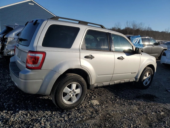 2008 Ford Escape XLT with VIN 1FMCU93Z98KB10461, listed as a Copart auction lot 88944655 with 138,794 mi miles and Salvage Title. Bid and sale history available at carsss.com. Image 3.