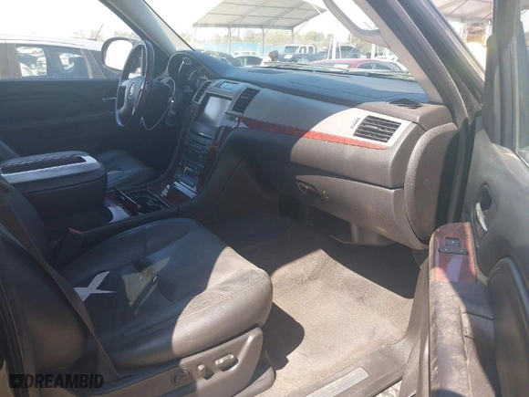 2013 Cadillac Escalade Luxury with VIN 1GYS3BEF1DR112438, listed as a IAAI auction lot 41764788 with 98,907 mi miles. Bid and sale history available at carsss.com. Image 5.
