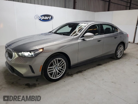 2025 BMW 5 Series 530i with VIN WBA43FJ09SCT20846, listed as a Copart auction lot 45483035 with 6,105 mi miles and Clean Title. Bid and sale history available at carsss.com. Image 1.