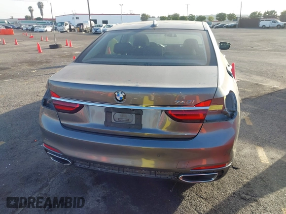 2018 BMW 7 Series 740i with VIN WBA7E2C55JB214987, listed as a IAAI auction lot 41733790 with 96,738 mi miles. Bid and sale history available at carsss.com. Image 16.