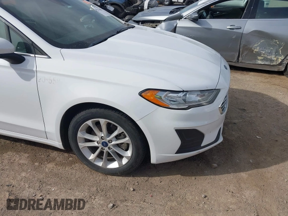 2020 Ford Fusion Hybrid SE with VIN 3FA6P0LU7LR201375, listed as a IAAI auction lot 41815488 with 70,670 mi miles. Bid and sale history available at carsss.com. Image 1.