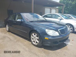 2005 Mercedes-Benz S 430 z VIN WDBNG83J25A450351, wystawiony jako IAAI lot #42273503 z przebiegiem 205 306 mil mil oraz . Historia ofert i sprzedaży dostępna na DreamBid. Obrazek 1.