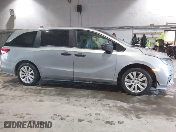 2018 Honda Odyssey LX with VIN 5FNRL6H21JB067863, listed as a IAAI auction lot 40432996 with 224,723 mi miles. Bid and sale history available at carsss.com. Image 13.