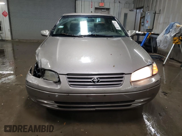 1999 Toyota Camry LE с VIN 4T1BG22K4XU469265, выставлен на аукционе Copart как лот 80112794 с пробегом 184 782 миль миль и Списание • Salvage title. История ставок и продаж доступна на DreamBid. Изображение 5.