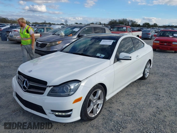 2015 Mercedes-Benz C-Class C 250 with VIN WDDGJ4HBXFG360200, listed as a IAAI auction lot 40952908 with 70,987 mi miles. Bid and sale history available at carsss.com. Image 6.