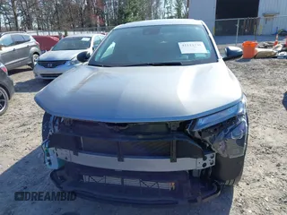 2025 Chevrolet Trax LS z VIN KL77LFEP2SC055126, wystawiony jako IAAI lot #42112330 z przebiegiem 12 490 mil mil oraz . Historia ofert i sprzedaży dostępna na DreamBid. Obrazek 12.