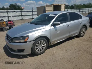 2013 Volkswagen Passat Wolfsburg Edition z VIN 1VWAH7A34DC089975, wystawiony jako Copart lot #53639295 z przebiegiem 161 626 mil mil oraz Szkoda całkowita • Salvage title. Historia ofert i sprzedaży dostępna na DreamBid. Obrazek 1.
