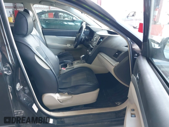 2010 Subaru Outback Premium All-Weather Anniversary z VIN 4S4BRBCC1A3366965, wystawiony jako IAAI lot #42116486 z przebiegiem 202 398 mil mil oraz . Historia ofert i sprzedaży dostępna na DreamBid. Obrazek 5.