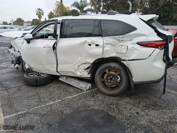 2021 Toyota Highlander XLE with VIN 5TDHZRAH2MS527719, listed as a Copart auction lot 46619885 with 0 mi miles and Salvage Title. Bid and sale history available at carsss.com. Image 2.