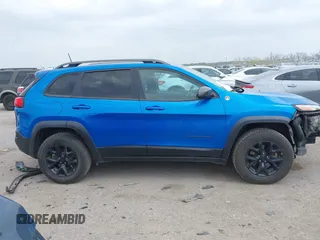 2018 Jeep Cherokee Trailhawk with VIN 1C4PJMBX6JD569684, listed as a IAAI auction lot 41925325 with 149,446 mi miles and . Bid and sale history available at DreamBid. Image 14.