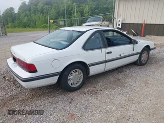 1990 Ford Thunderbird z VIN 1FAPP604XLH213209, wystawiony jako IAAI lot #42367380 z przebiegiem 33 382 mil mil oraz . Historia ofert i sprzedaży dostępna na DreamBid. Obrazek 4.