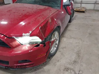 2013 Ford Mustang V6 с VIN 1ZVBP8EM8D5200645, выставлен на аукционе IAAI как лот 41035547 с пробегом 156 702 миль миль и . История ставок и продаж доступна на DreamBid. Изображение 6.