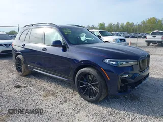 2020 BMW X7 xDrive40i z VIN 5UXCW2C04L9C19824, wystawiony jako IAAI lot #42098480 z przebiegiem 74 184 mil mil oraz . Historia ofert i sprzedaży dostępna na DreamBid. Obrazek 1.