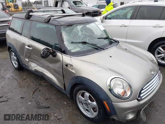 2011 MINI Clubman z VIN WMWZF3C55BT188172, wystawiony jako IAAI lot #41387090 z przebiegiem 176 300 mil mil oraz . Historia ofert i sprzedaży dostępna na DreamBid. Obrazek 6.