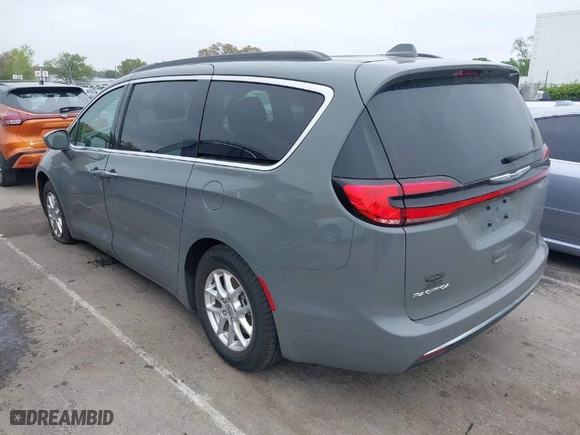 2022 Chrysler Pacifica Touring L with VIN 2C4RC1BG3NR133010, listed as a IAAI auction lot 41901828 with 69,198 mi miles. Bid and sale history available at carsss.com. Image 3.