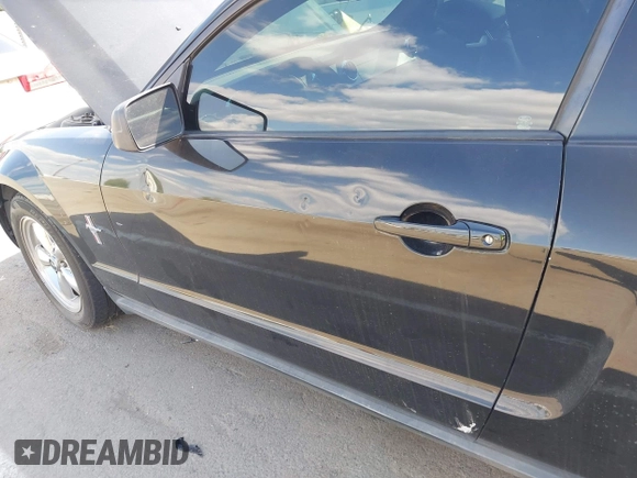2007 Ford Mustang Deluxe with VIN 1ZVFT80N675254270, listed as a IAAI auction lot 42142385 with 182,962 mi miles. Bid and sale history available at carsss.com. Image 12.