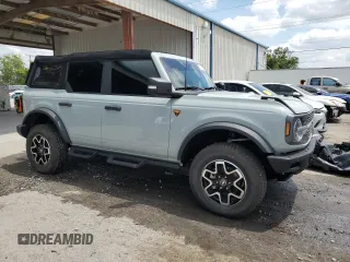2024 Ford Bronco Badlands z VIN 1FMEE9BP3RLA46984, wystawiony jako Copart lot #55505075 z przebiegiem 4089 mil mil oraz Szkody całkowita. Historia ofert i sprzedaży dostępna na DreamBid. Obrazek 4.