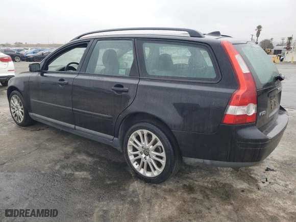 2005 Volvo V50 with VIN YV1MJ682052081126, listed as a Copart auction lot 82619004 with 105,704 mi miles and Clean Title. Bid and sale history available at carsss.com. Image 2.
