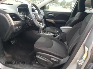 2017 Jeep Cherokee Latitude с VIN 1C4PJMCS4HW582676, выставлен на аукционе Copart как лот 60872455 с пробегом 56 223 миль миль и Списание • Salvage title. История ставок и продаж доступна на DreamBid. Изображение 7.