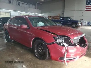2014 Chrysler 200 LX z VIN 1C3CCBAG3EN132115, wystawiony jako Copart lot #44585945 z przebiegiem 104 111 mil mil oraz Szkoda całkowita • Salvage title. Historia ofert i sprzedaży dostępna na DreamBid. Obrazek 4.