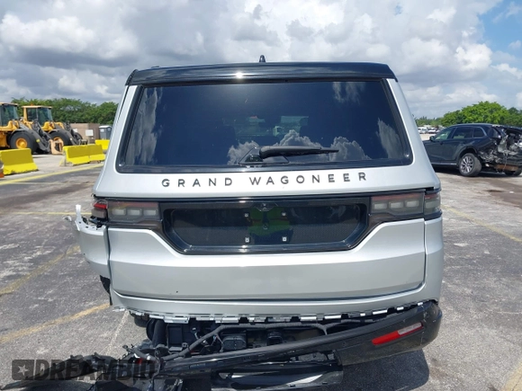 2024 Jeep Grand Wagoneer Series II z VIN 1C4SJSFP6RS132641, wystawiony jako IAAI lot #42210699 z przebiegiem 9 904 mil mil oraz . Historia ofert i sprzedaży dostępna na DreamBid. Obrazek 16.