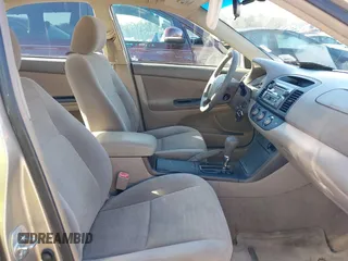 2006 Toyota Camry LE z VIN 4T1BF32K16U118594, wystawiony jako IAAI lot #41558030 z przebiegiem 275 360 mil mil oraz . Historia ofert i sprzedaży dostępna na DreamBid. Obrazek 5.