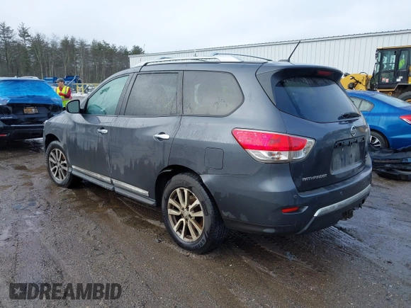2013 Nissan Pathfinder SV with VIN 5N1AR2MM2DC614471, listed as a IAAI auction lot 41740633 with 224,796 mi miles. Bid and sale history available at carsss.com. Image 3.