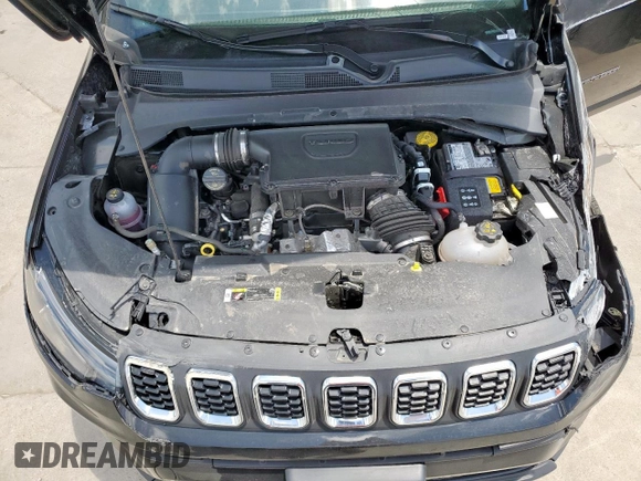 2025 Jeep Compass Latitude z VIN 3C4NJDBN1ST523066, wystawiony jako Copart lot #62210785 z przebiegiem 17 662 mil mil oraz Czysty tytuł • Clean title. Historia ofert i sprzedaży dostępna na DreamBid. Obrazek 12.