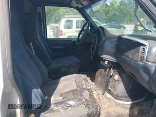 1998 Chevrolet Astro Cargo z VIN 1GCDM19WXWB192883, wystawiony jako IAAI lot #42538209 z przebiegiem 162 623 mil mil oraz . Historia ofert i sprzedaży dostępna na DreamBid. Obrazek 5.