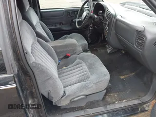 2001 Chevrolet S-10 LS with VIN 1GCCS19W818112858, listed as a IAAI auction lot 41955250 with 185,516 mi miles and . Bid and sale history available at DreamBid. Image 5.